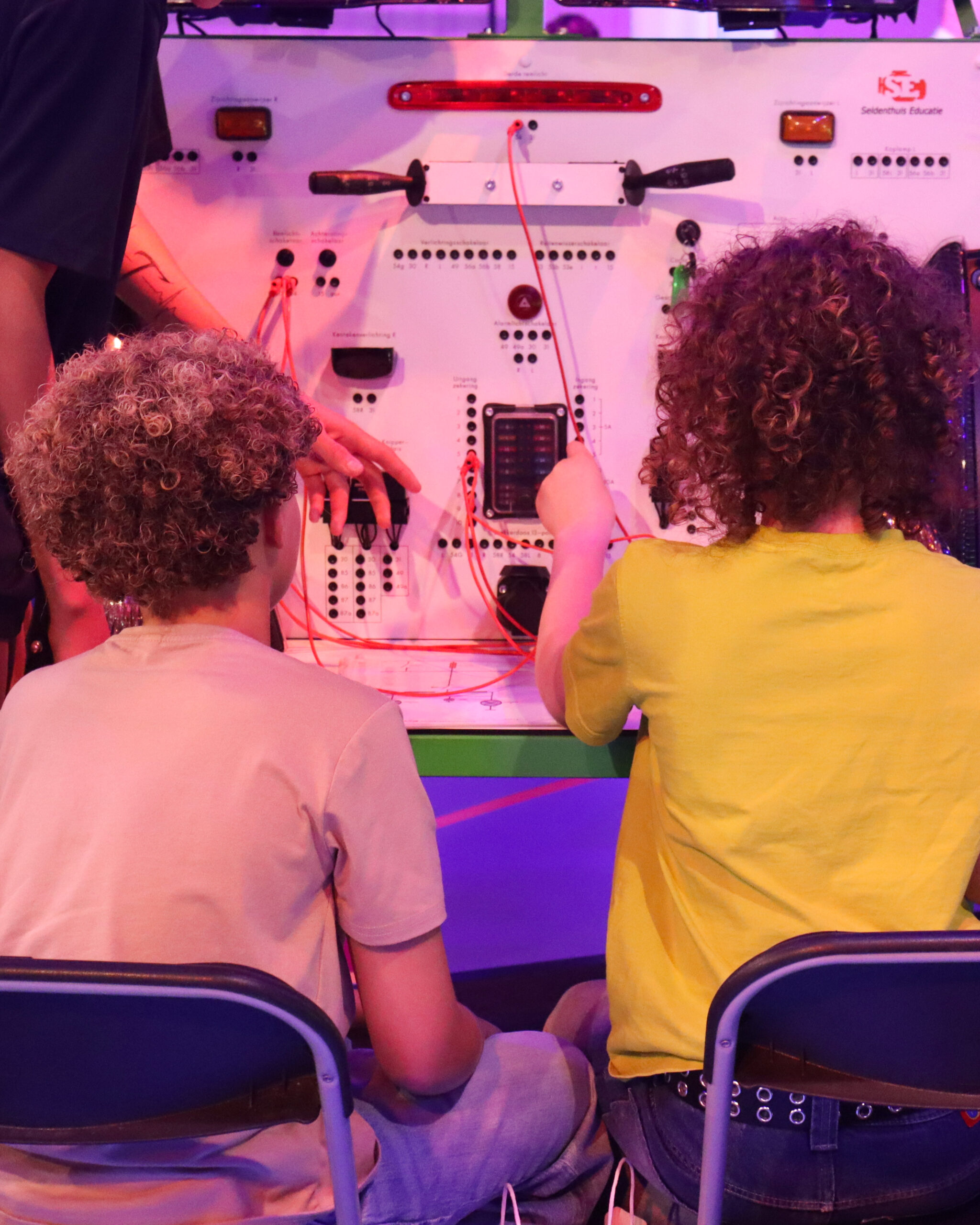 Jonge talenten ontdekken techniek op PET IJmond
